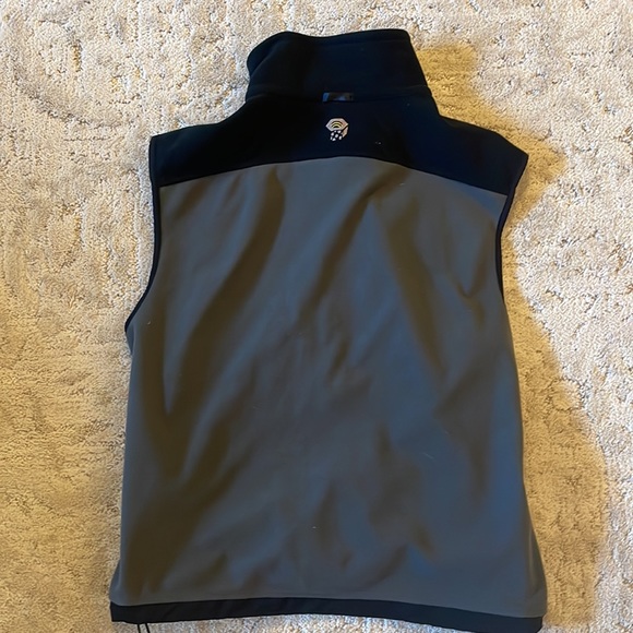 Mountain Hardwear wind stopper vest. This is a great wear to stay warm. - Picture 2 of 2